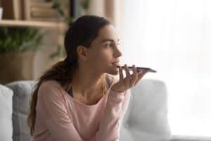 Linguaggio, digitale, smartphone (Shutterstock)