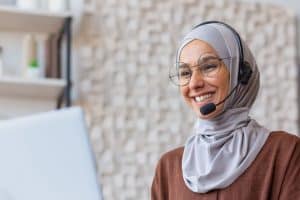 Multiculturalità nel lavoro, hijab (Shutterstock)