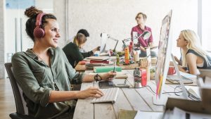 Skills, lavoro, computer, giovani (Shutterstock)