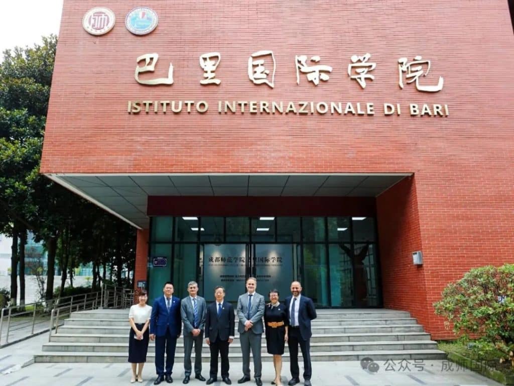 La facciata dell'Istituto internazionale di UniBa in Cina al momento dell'inaugurazione